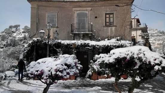 B&B Mariafrancesca Санта-Тереза-ди-Рива Экстерьер фото